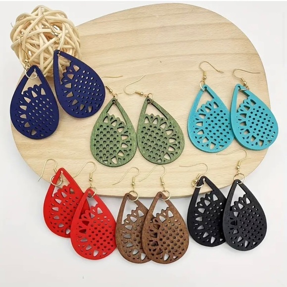 ⭐️ 5 for $25 Natural Wood Navy Blue Painted Lightweight Carved Earrings - Picture 2 of 5